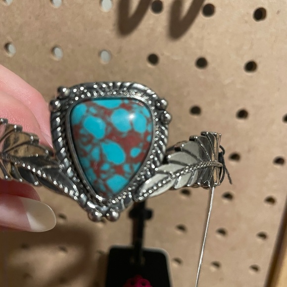 Silver leaf bangle bracelet with turquoise and brown crackle stone.